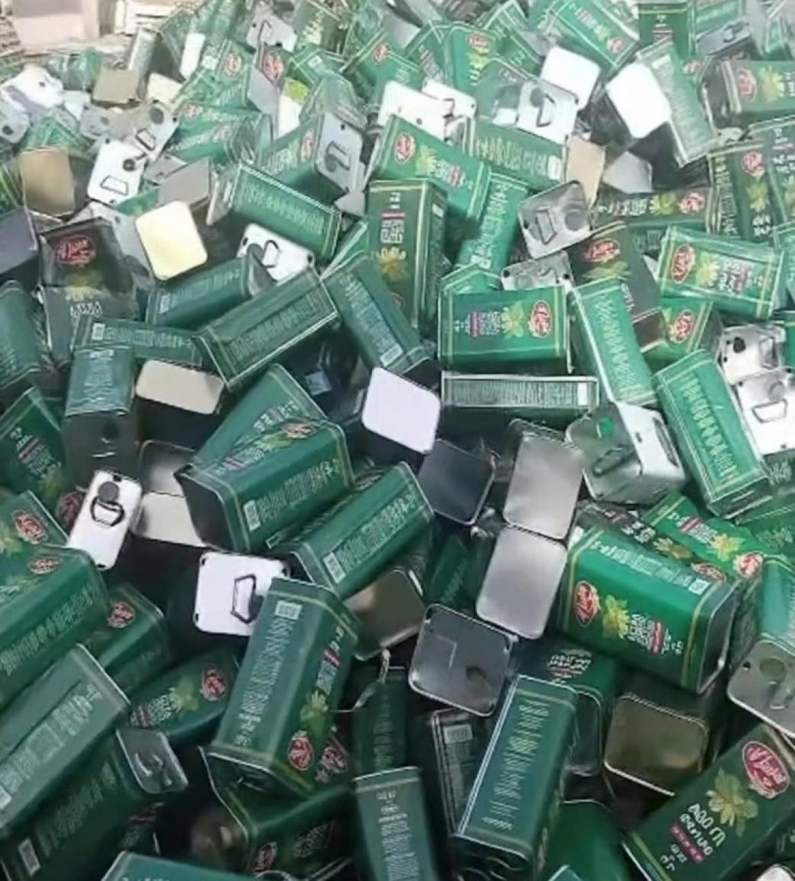 الأمن يكشف تفاصيل آلاف عبوات زيت الزيتون الفارغة ويضبط المتورطين بالغش