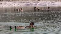 خبراء بيئيّون يحذرون من جفاف البحر الميت نتيجة جشع إسرائيل