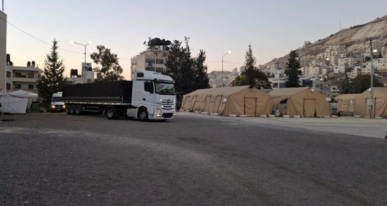 وفد فلسطيني يعزّي بشهداء الكرك في نابلس