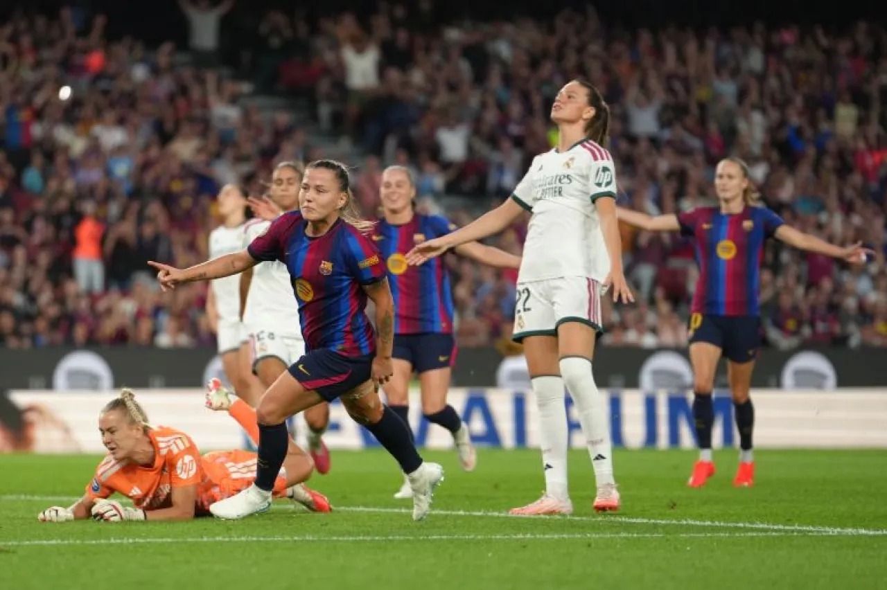 قبيل كلاسيكو الارض  ..  برشلونة يسحق ريال مدريد بسباعية في نسخة السيدات