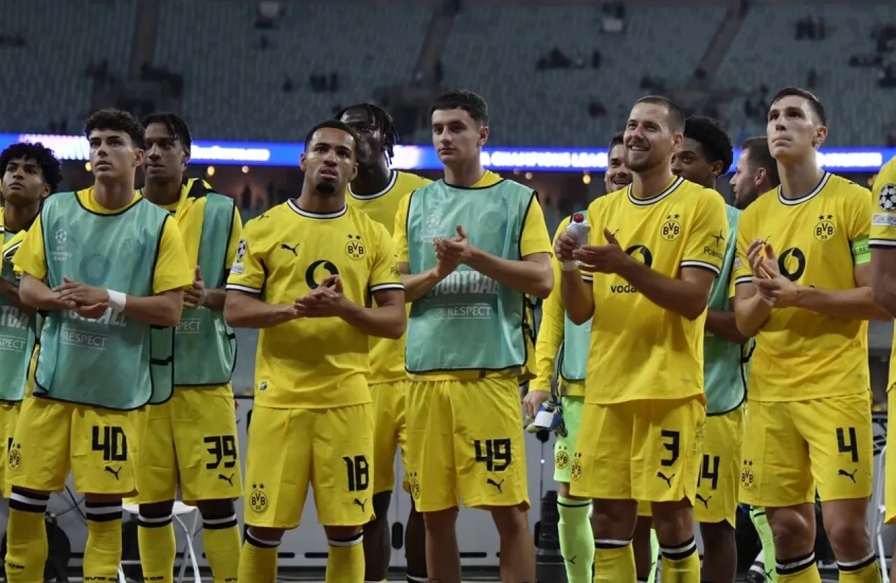 بعد الفوز على صباح  ..  لاعبو دورتموند يمتنعون عن الاستحمام في ملعب باكو