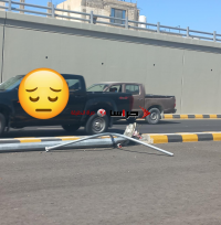 سقوط عامود كهرباء في عمان