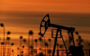هبوط مفاجئ لمخزونات النفط الخام الأميركية
