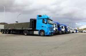 الأردن يسير ٣٥ شاحنة من المواد الغذائية إلى غزة
