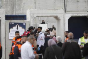 الاحتلال يمنع مئات المسنين من الدخول للمسجد الأقصى