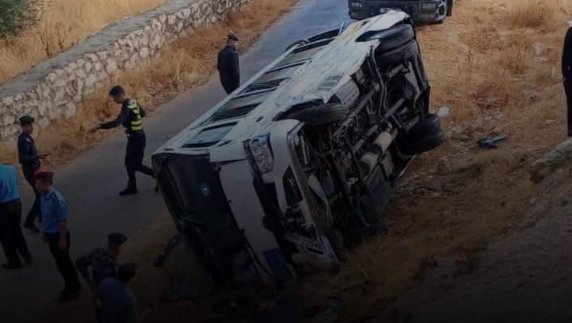 إصابة 19 شخصا إثر حادث تدهور حافلة في محافظة جرش