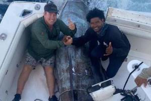 اصطياد ثاني أضخم سمكة في جنوب إفريقيا - صور 