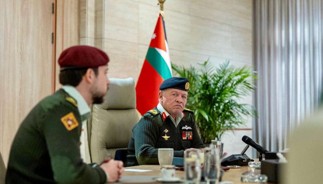 الملك يوجه الأجهزة المعنية بالرد بحزم والضرب بيد من حديد 