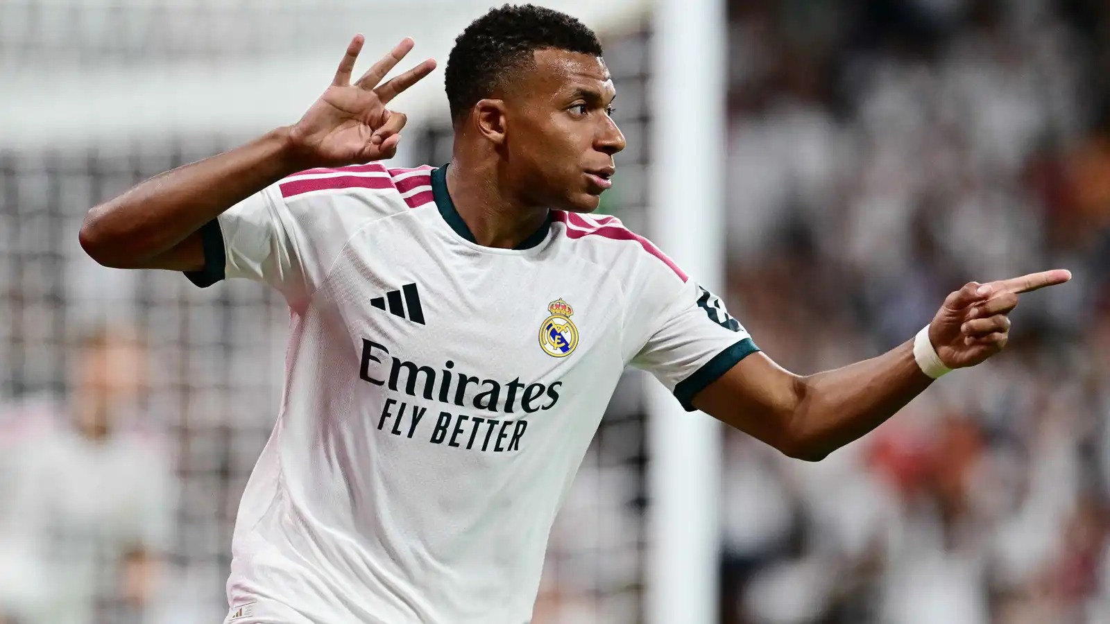 بسبب الكرة الذهبية  ..  ريال مدريد يصدم مبابي