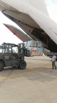 وصول طائرة مساعدات اردنية الى مطار العريش