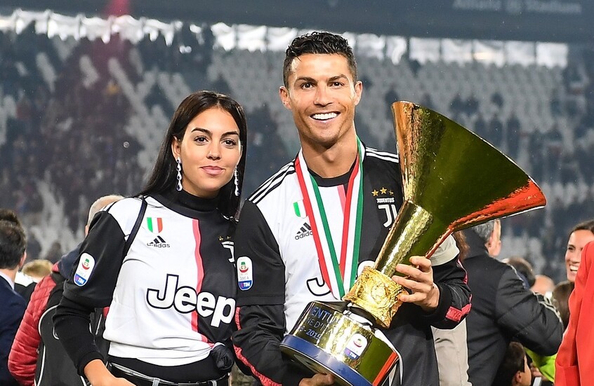 مفاجأة ..  يوفنتوس يطالب رونالدو باسترداد 9.8 مليون يورو