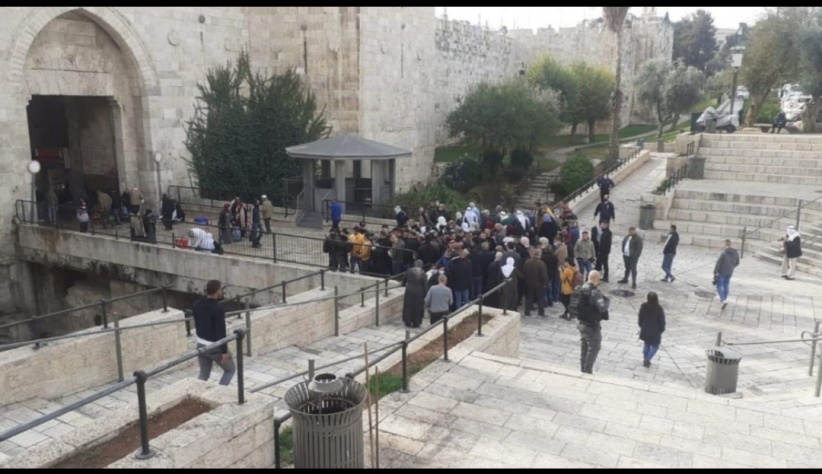الاحتلال يحتجز العشرات بحجة دخول القدس دون تصاريح Image