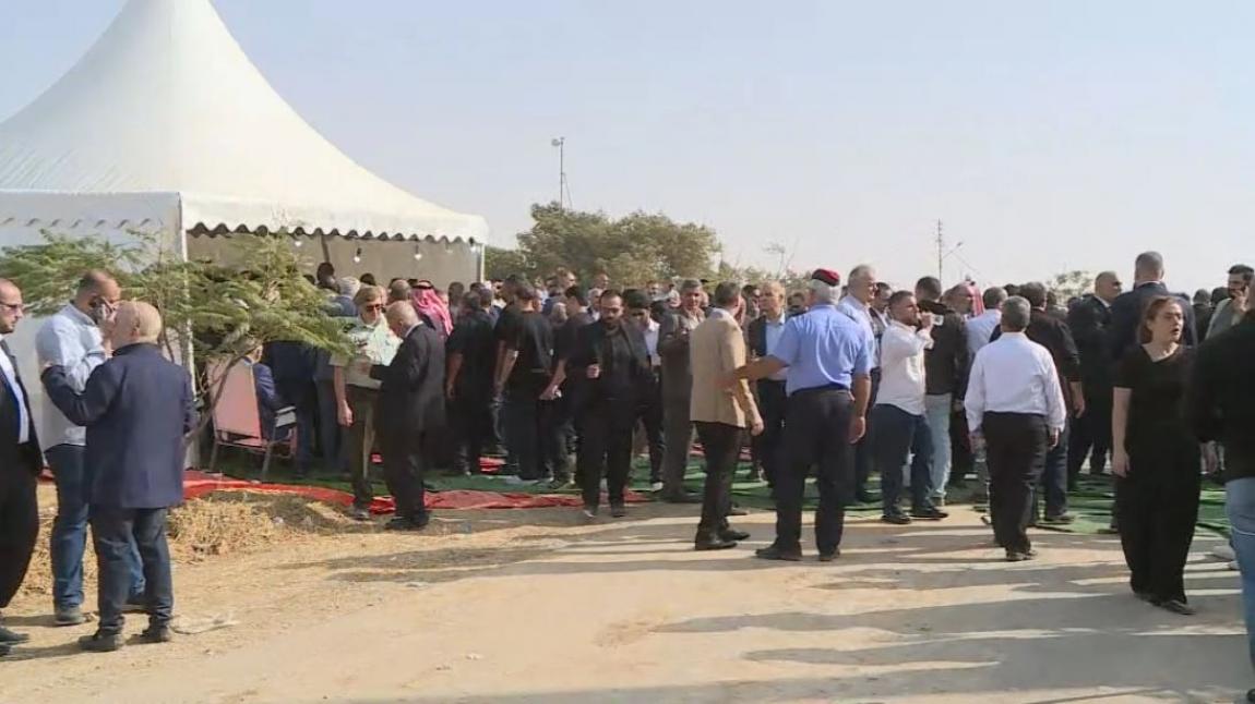ولي العهد والملكة يقدمان واجب العزاء بشهداء الوطن