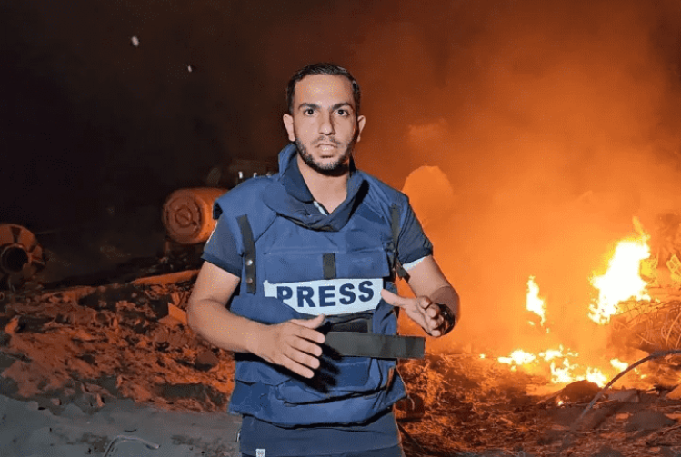 تدمير منزل مراسل الجزيرة أنس الشريف بغارة إسرائيلية.
