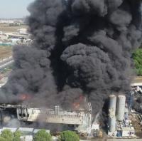 انفجار واندلاع حريق داخل ميناء عريق في تركيا