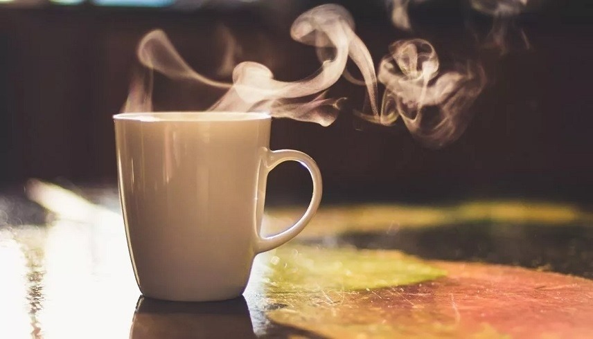 لماذا لا يجب شرب القهوة خلال الساعة الأولى من الاستيقاظ؟ Image