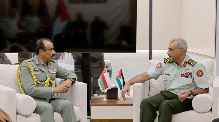رئيس هيئة الأركان المشتركة يلتقي عدداً من الوفود العسكرية