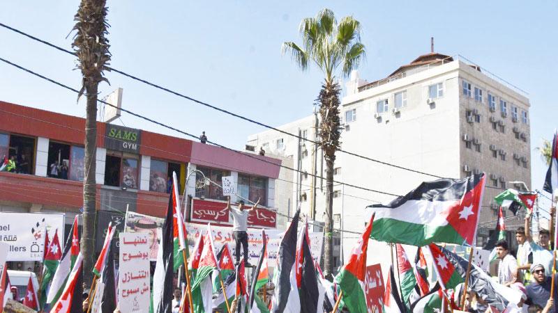 مسيرة تضامنية نصرة للمقاومة الفلسطينية في اربد Image