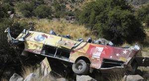 23 وفاة بسقوط حافلة في نهر شمال البيرو