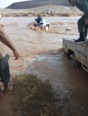 إنقاذ سبعة اشخاص حاصرتهم السيول في  منطقة الازرق