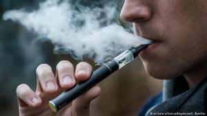 الصحة : لا دراسة أردنية تثبت ضرر السجائر الإلكترونية